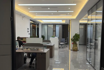 盛龙网络办公环境走廊